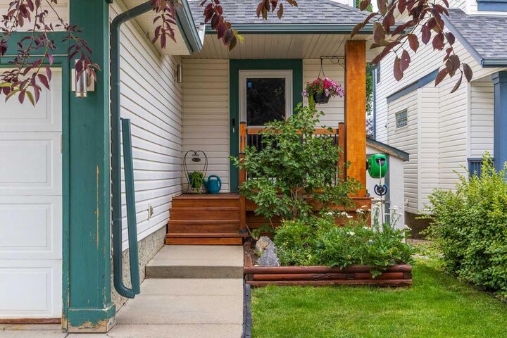 Property Photo: 109 Hidden Valley Grove NW AB T3A 5W8