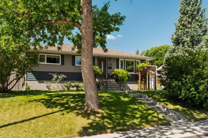 Property Photo: 5919 Thornton Road NW AB T2K 3C3