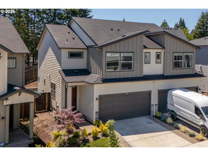 Property Photo: 908 Rosebud Ct OR 97116