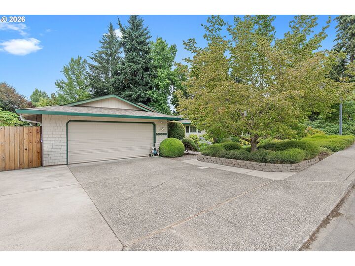 Property Photo: 13068 SE Capistrano Ct OR 97222