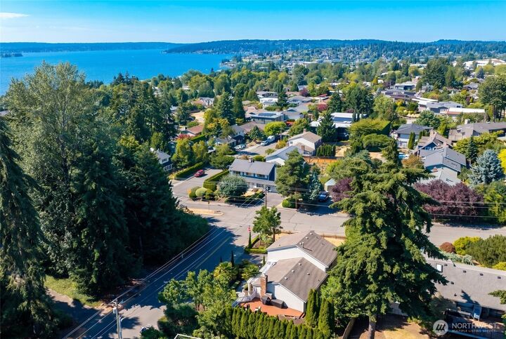Property Photo: 10603 NE 60th Street WA 98033