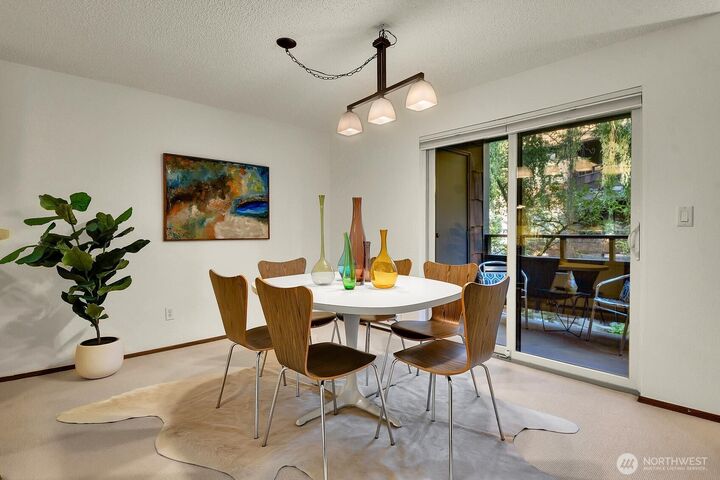Property Photo: 2300 NE 89th Street 2304 WA 98115
