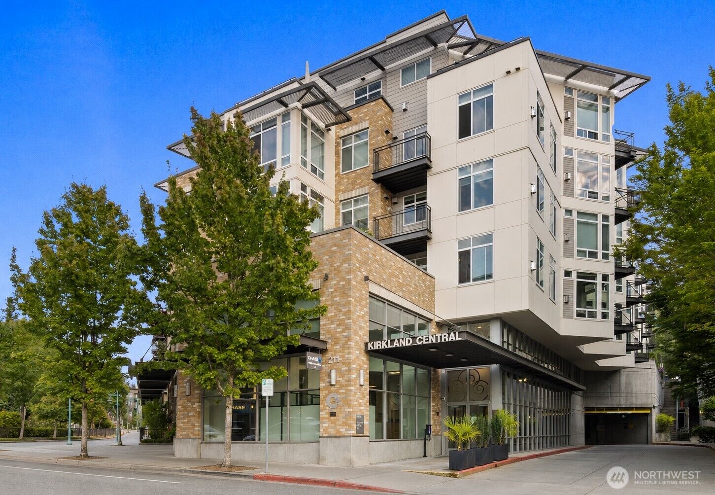 Property Photo: 211 Kirkland Ave 223 WA 98033