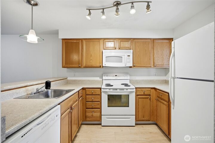 Property Photo: 25131 98th Place S B205 WA 98030