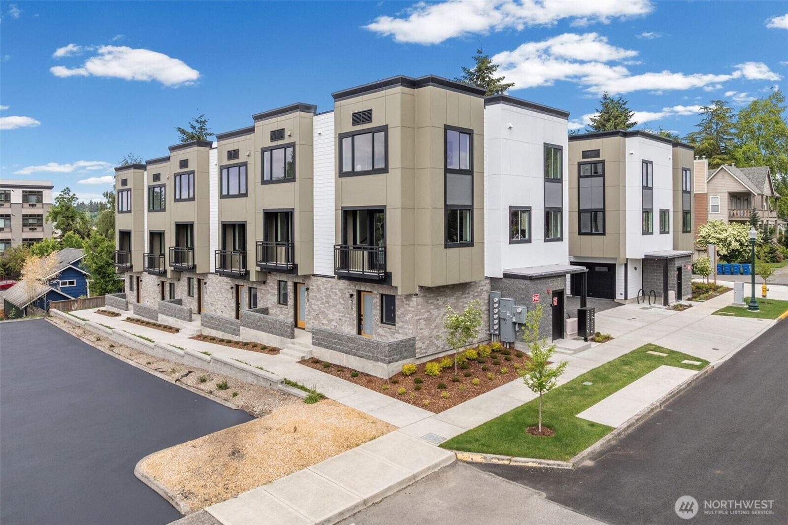 Property Photo:  522  13th Avenue SE 103  WA 98501 