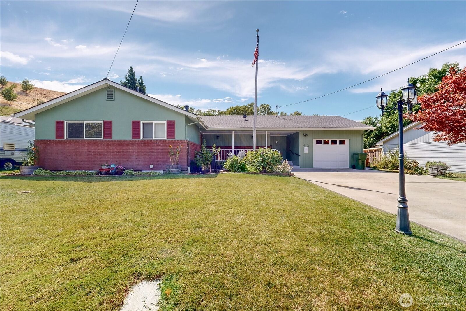 Property Photo: 412 SW Parkview Street OR 97862