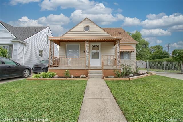 Property Photo:  2210 University Avenue  MI 48146 