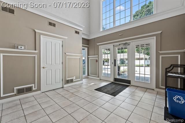 Property Photo:  662 Purdy Street 104  MI 48009 
