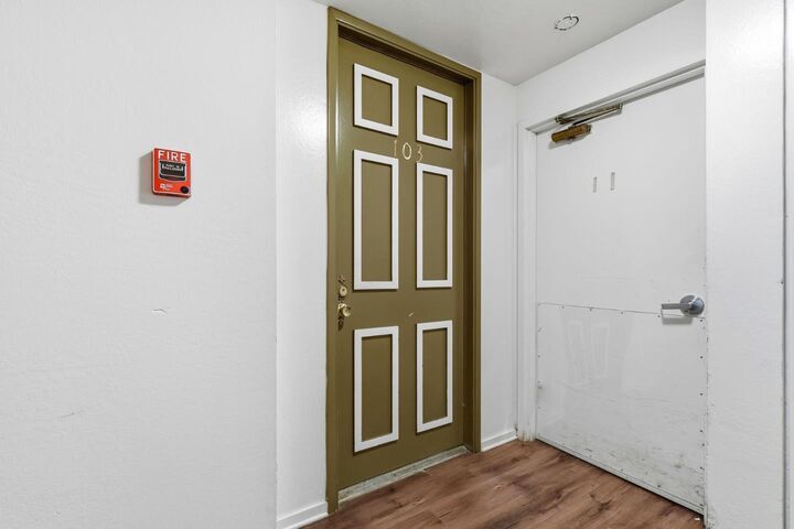Property Photo:  1943 Mount Vernon Court 103  CA 94040 