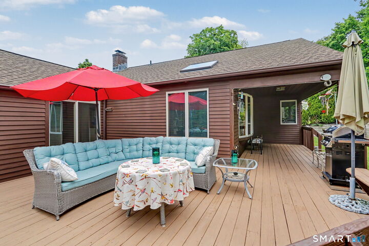 Property Photo:  10 Paulina Place  CT 06611 