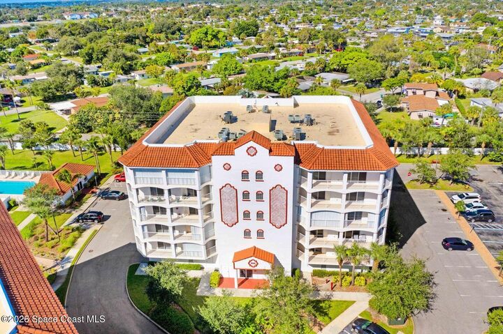Property Photo: 820 Del Rio Way FL 32953