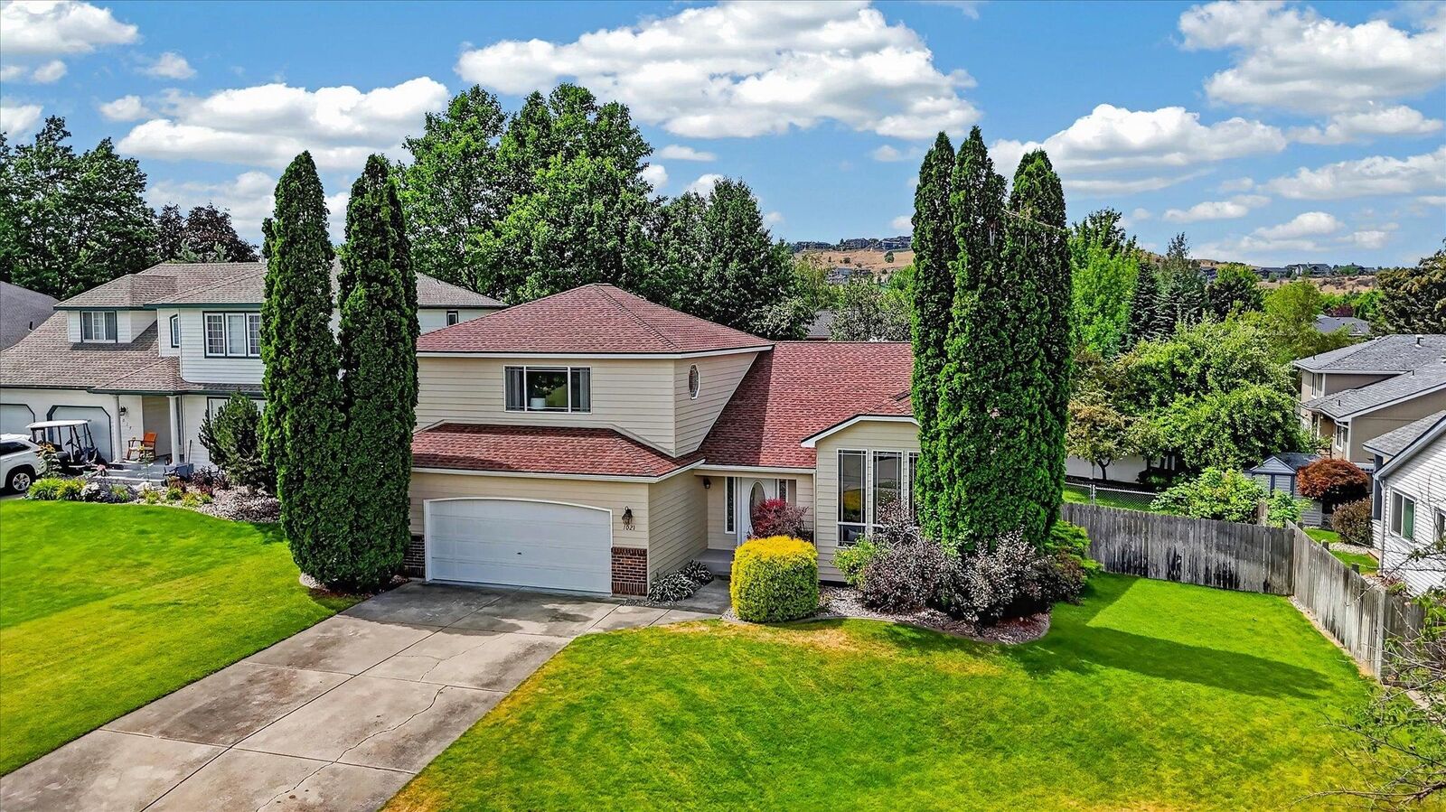 Property Photo: 1021 N Drury Ct WA 99019