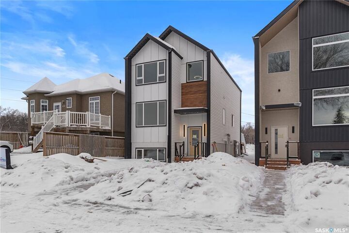 Property Photo: 424 Empress Street SK S7K 0Y1
