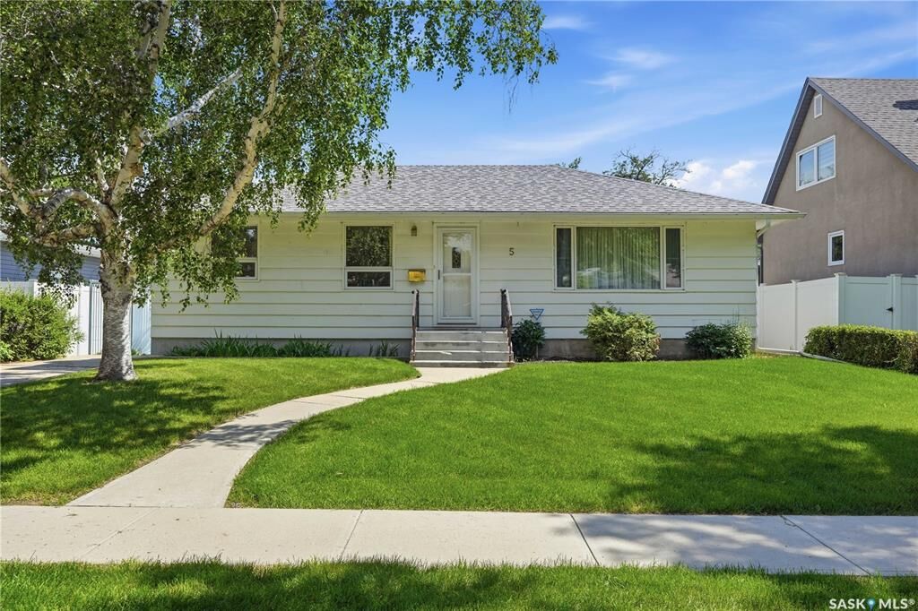 Property Photo:  5 Lamont Crescent  SK S4S 4A3 