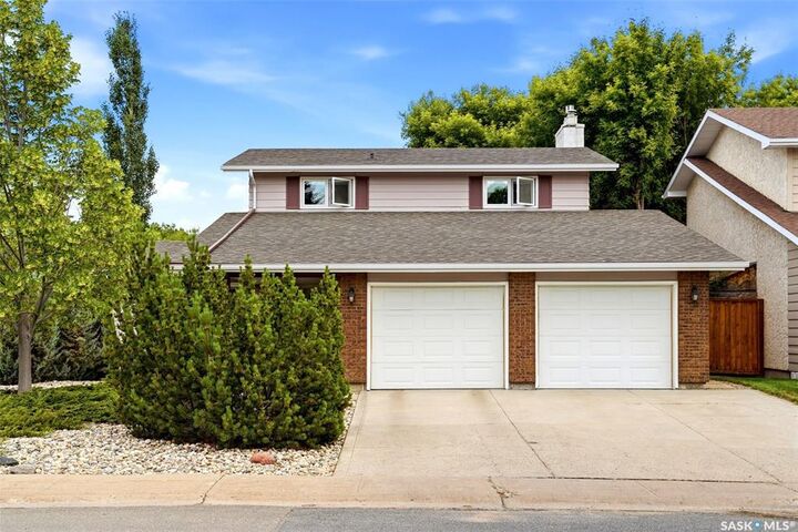 Property Photo: 118 Lincoln Drive SK S4S 6R3