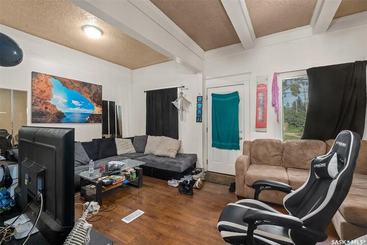 Property Photo: 1313 6th Avenue W SK S6V 5J7