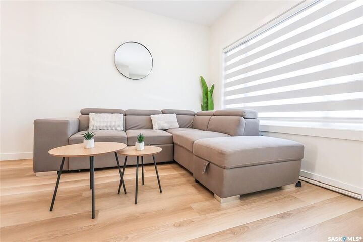 Property Photo:  1527 Richardson Road  SK S7M 0W9 