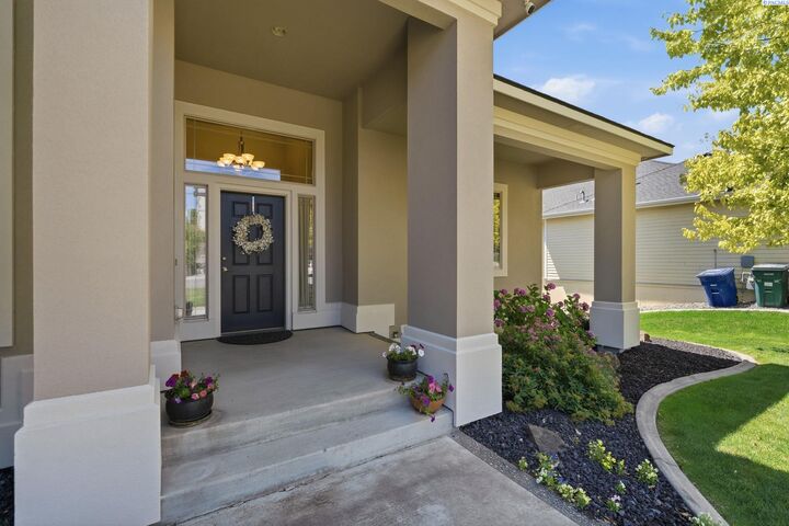 Property Photo:  839 Rand Dr  WA 99352 