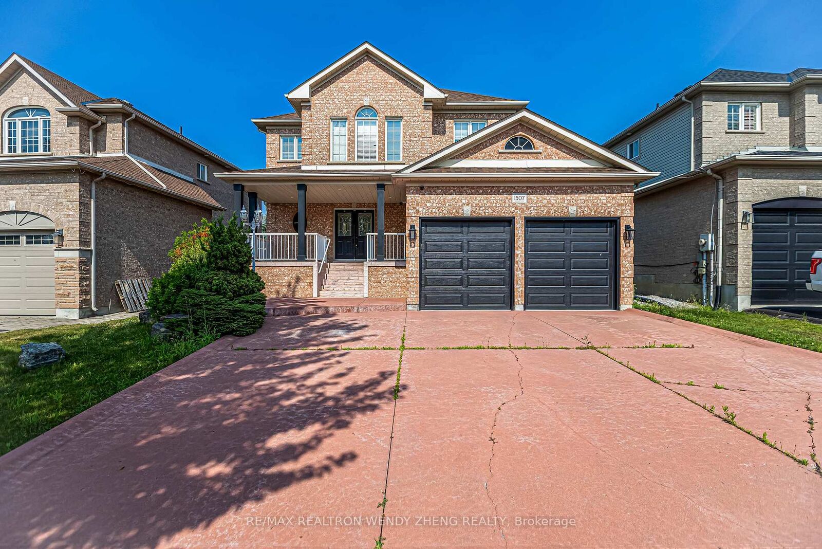 Property Photo:  1507 Clearbrook Drive  ON L1K 2S3 