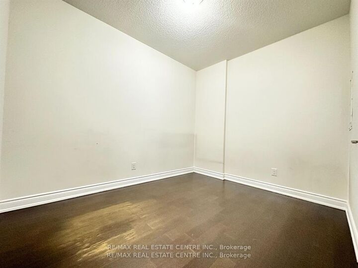 Property Photo: 3170 Erin Mills Parkway 231 ON L5L 1W8