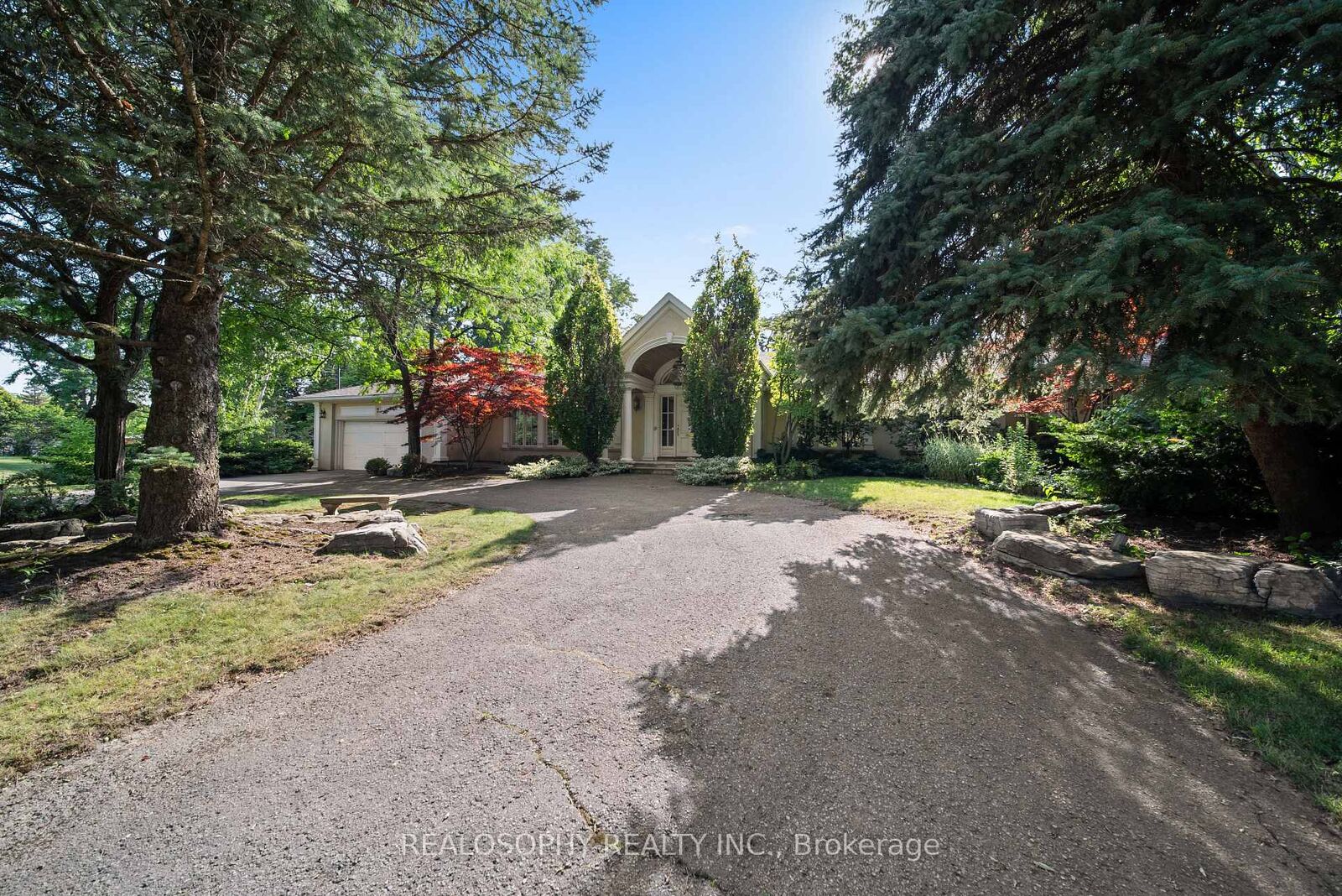 Property Photo: 7 Purling Place ON M3B 1V4