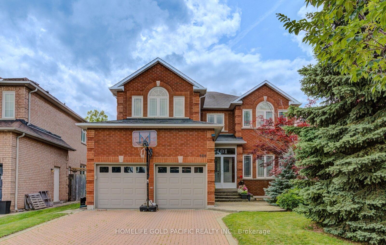 Property Photo: 101 Clarendon Drive ON L4B 3W5