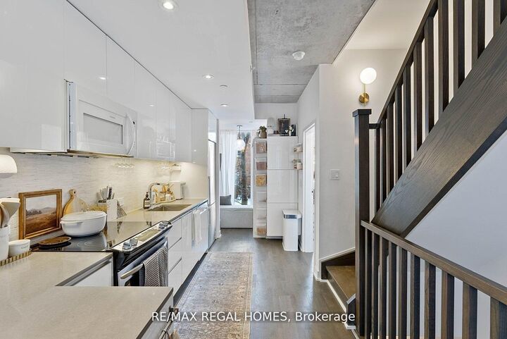 Property Photo:  1238 Dundas Street Th110  ON M4M 3R1 