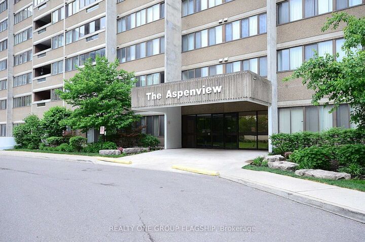 Property Photo:  50 Elm Drive E 1209  ON L5A 3X2 