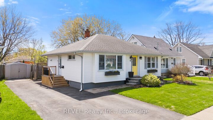 Property Photo: 41 Rose Avenue ON L2V 3C7