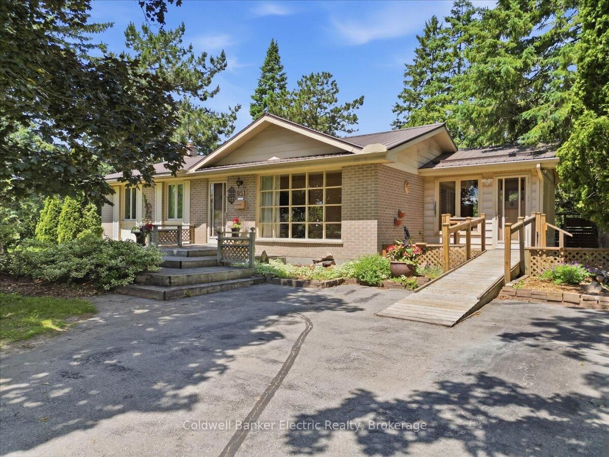 Property Photo: 951 St. Paul's Street ON K9H 6J7