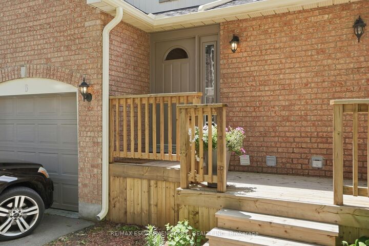 Property Photo: 79 Braeheid Avenue 6 ON L8B 0C6