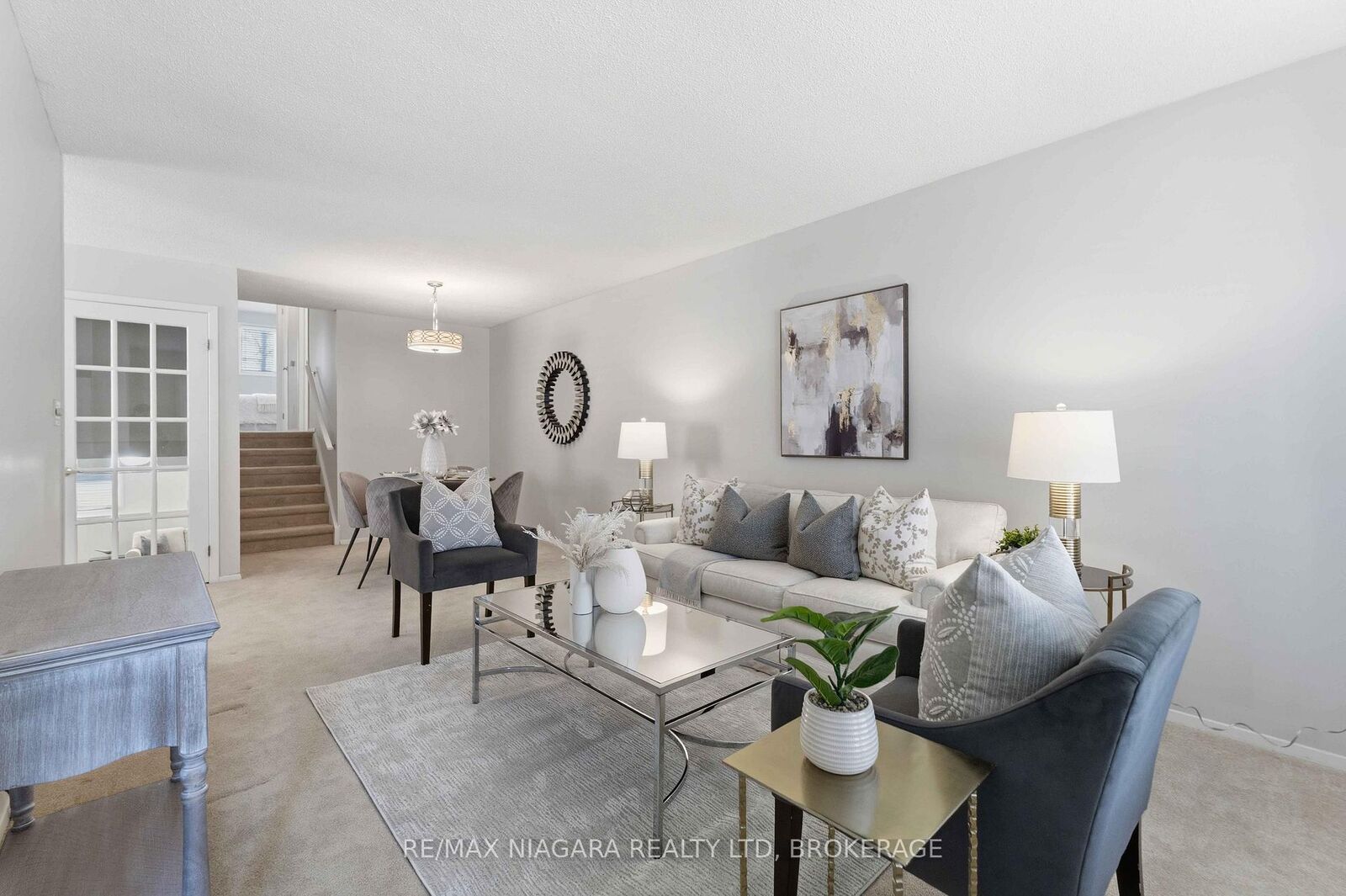 Property Photo: 6156 Wildrose Crescent ON L2G 7T3