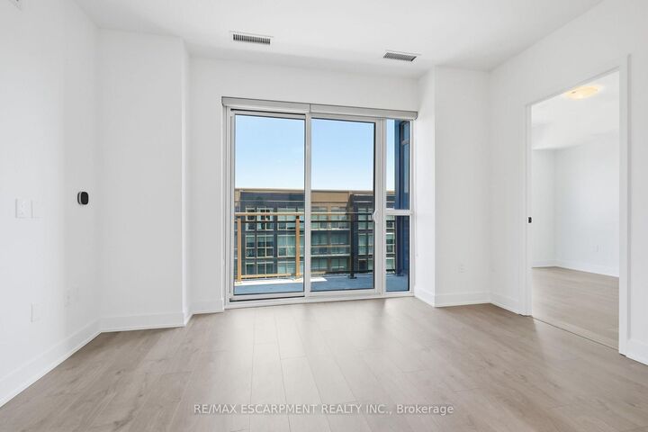 Property Photo:  2333 Khalsa Gate 811  ON L6M 0X7 