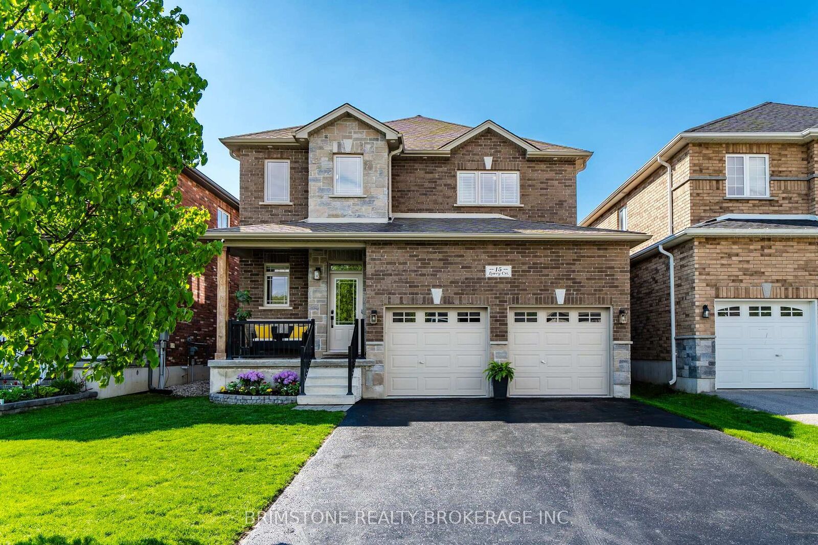 Property Photo: 15 Lowry Court ON L4N 7N3