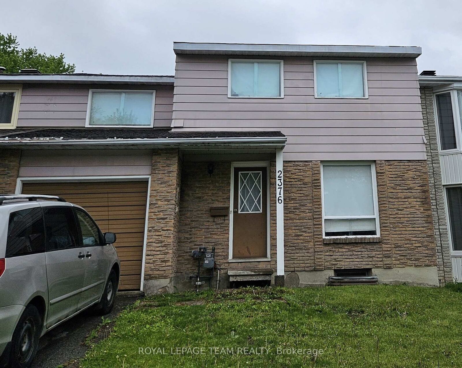 Property Photo: 2376 Rondel Street S ON K1B 4M2
