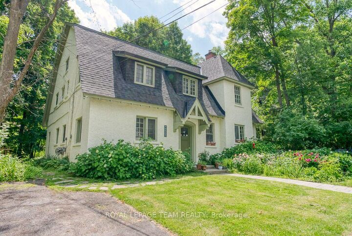Property Photo: 480 Oakhill Road ON K1M 1J6