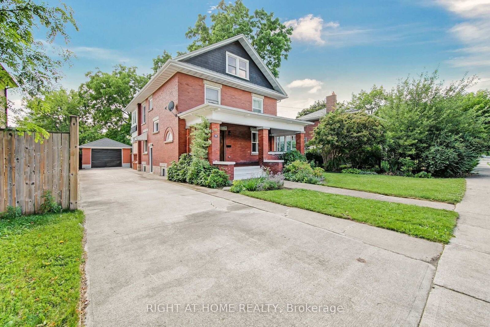 Property Photo: 30 Willow Street N ON L7J 1Z7