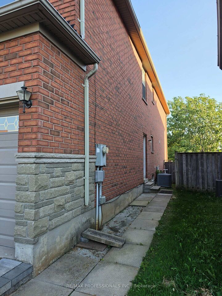 Property Photo: 13 Beechgrove Crescent Bsmt ON L3R 4Z1