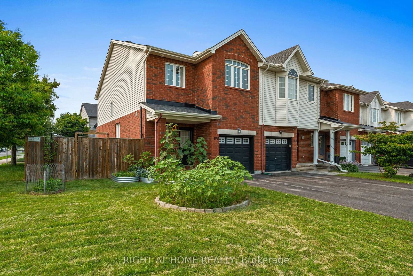 Property Photo:  100 Lokoya Street  ON K2S 0J3 