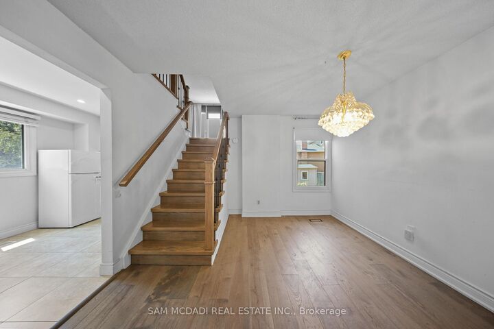 Property Photo: 3949 Teakwood Drive ON L5C 3L2