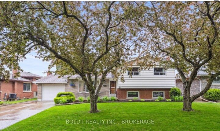 8 Pamela Drive — photo 1