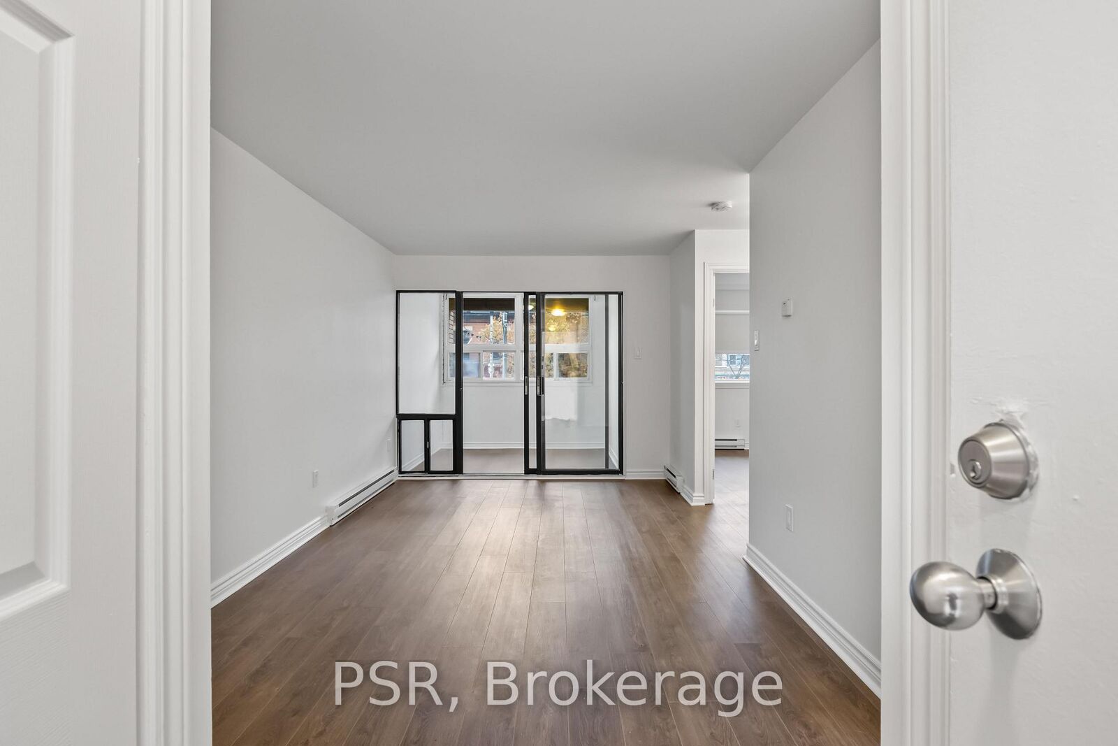 Property Photo:  353 Queen Street 10  ON M5V 2A4 