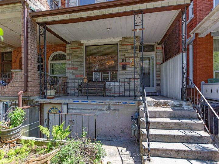 Property Photo:  91 Borden Street  ON M5S 2M8 