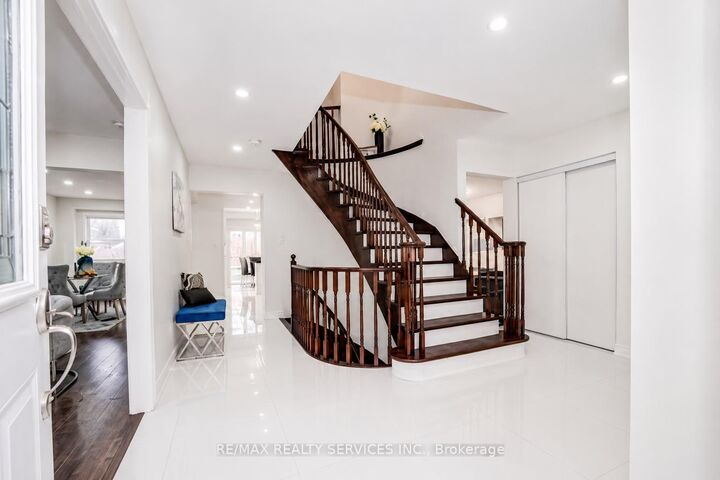 Property Photo: 14 Conover Court ON L6Y 3J5