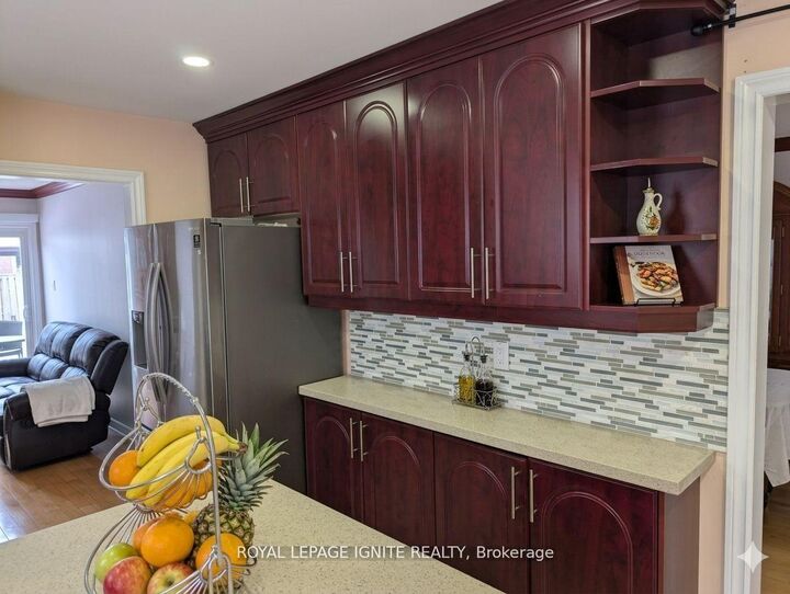 Property Photo: 98 Chloe Crescent ON L3S 2H7