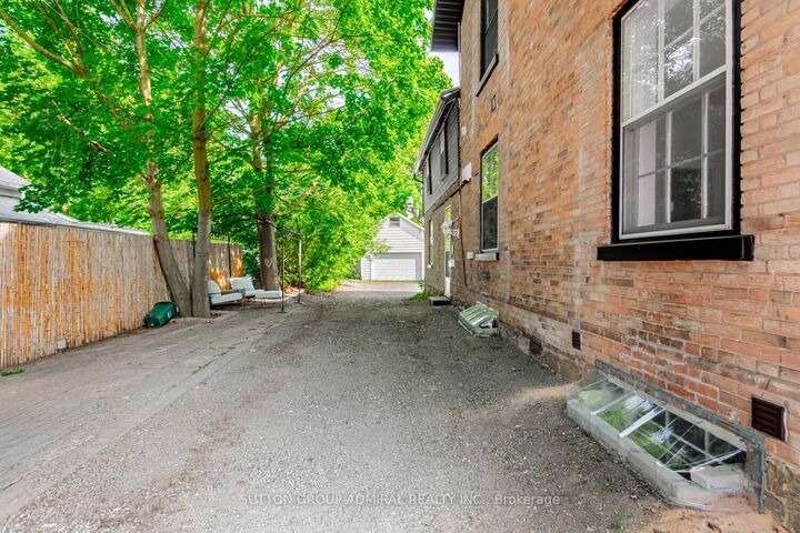 Property Photo: 457 D'Arcy Street 2 ON L3Y 1M9