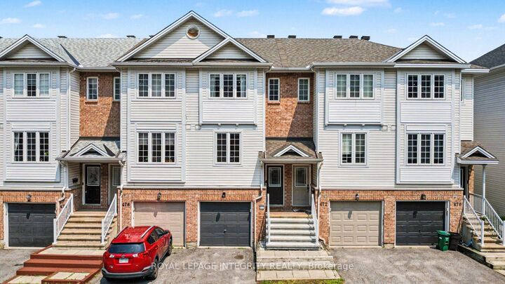 Property Photo: 474 Seyton Drive ON K2H 1G2