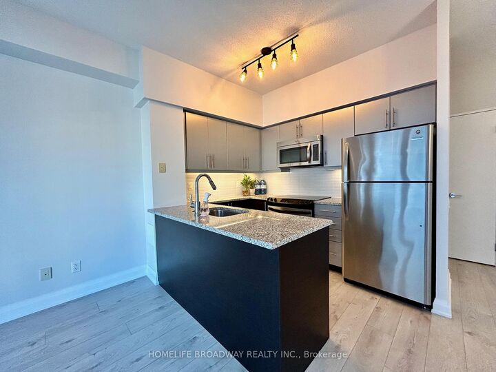Property Photo: 83 Redpath Avenue 811 ON M4S 0A2