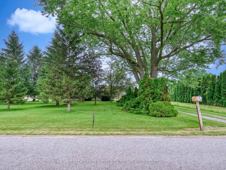 Property Photo: 1408 Fifth Street ON L2R 6P9