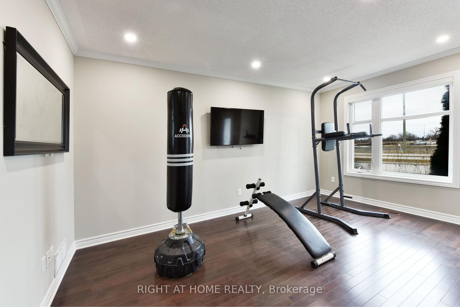 Property Photo: 520 Silvertip Lane ON K2T 0H7
